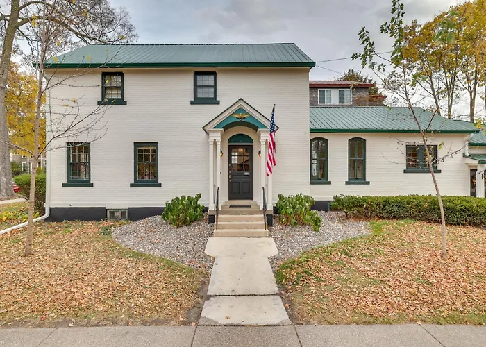 Charming Home: 3 Blocks To Winona State University
