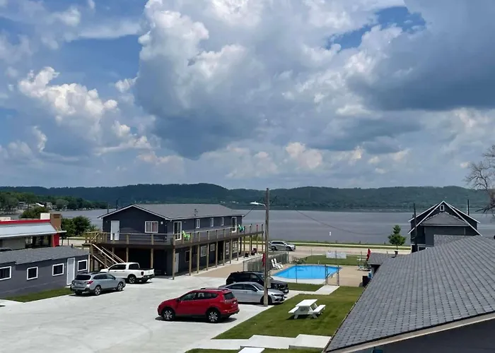 2Nd Floor, 2 Bedroom Condo, Sleeps 6