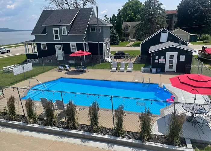 2Nd Floor, 2 Bedroom Condo, Sleeps 6