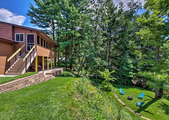 'Riversong' Waterfront La Crosse Home W/ Dock