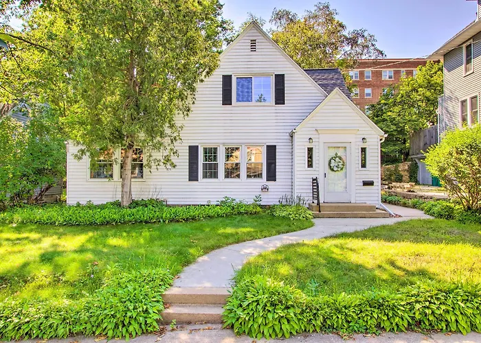 Elegant Home 5 Blocks To Mayo Clinic And Hospital
